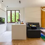 Golden Hour, 2 Bedroom, With Underground Parking * Kraków