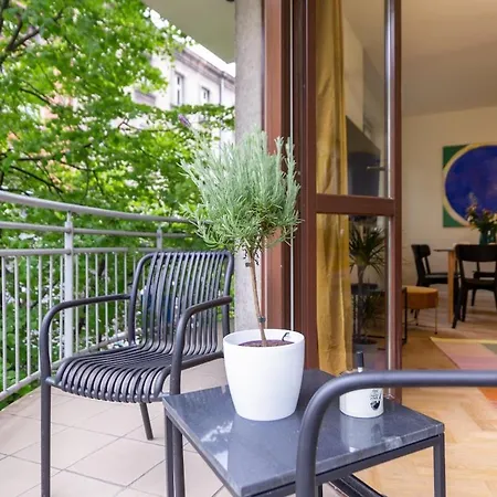 Golden Hour, 2 Bedroom, With Underground Parking クラクフ