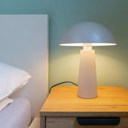 Golden Hour, 2 Bedroom, With Underground Parking * Krakow