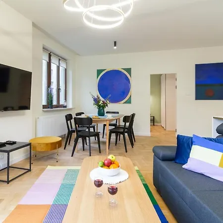 Golden Hour, 2 Bedroom, With Underground Parking クラクフ