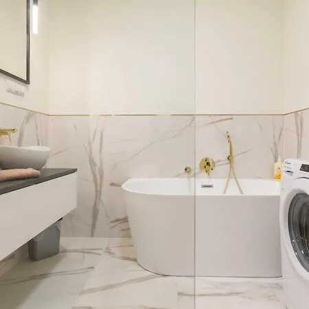 Golden Hour, 2 Bedroom, With Underground Parking * Krakow