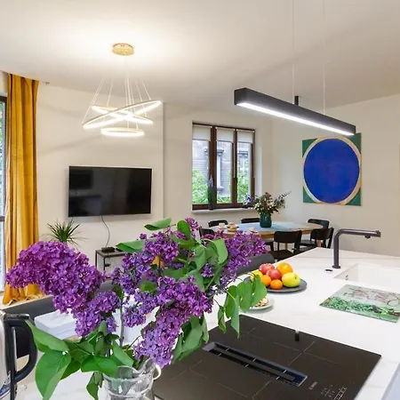 Apartment Golden Hour, 2 Bedroom, With Underground Parking *