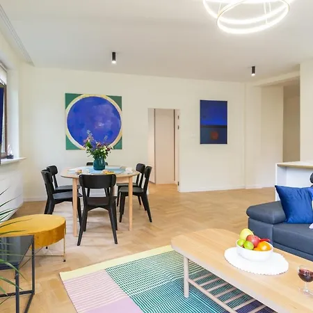 Golden Hour, 2 Bedroom, With Underground Parking *