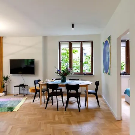 Apartment Golden Hour, 2 Bedroom, With Underground Parking *