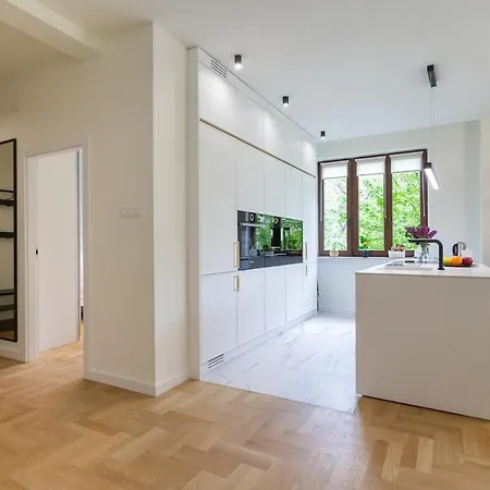 Golden Hour, 2 Bedroom, With Underground Parking * Krakow