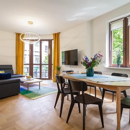 Apartment Golden Hour, 2 Bedroom, With Underground Parking *