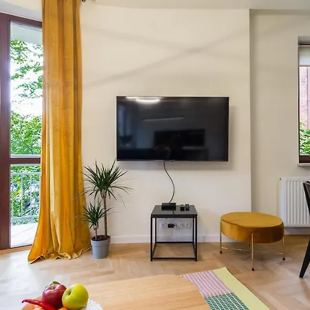 Golden Hour, 2 Bedroom, With Underground Parking *