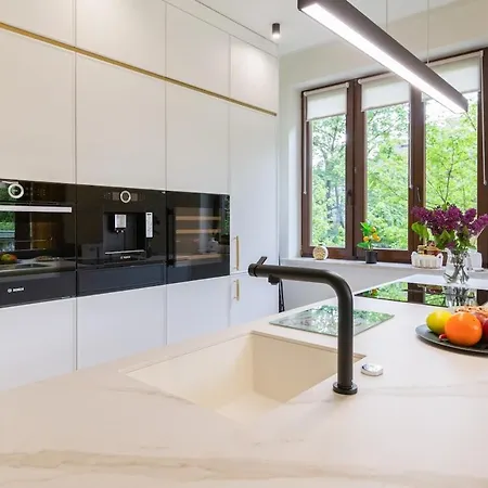 Golden Hour, 2 Bedroom, With Underground Parking * Krakow