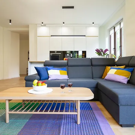 Golden Hour, 2 Bedroom, With Underground Parking Апартаменты Краков