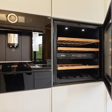 Golden Hour, 2 Bedroom, With Underground Parking Apartamento