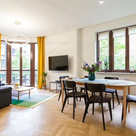 Golden Hour, 2 Bedroom, With Underground Parking 公寓