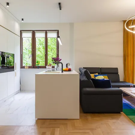 Golden Hour, 2 Bedroom, With Underground Parking * Krasków