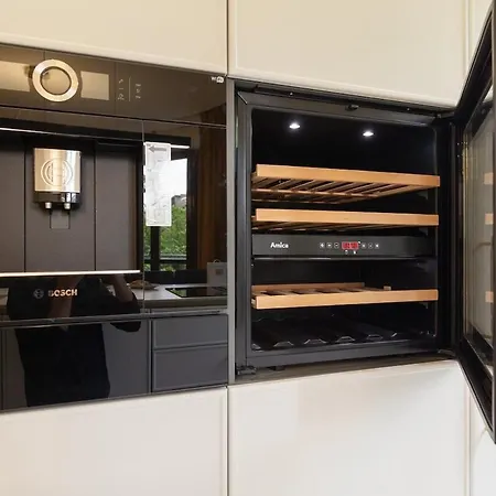 Golden Hour, 2 Bedroom, With Underground Parking Apartamento *