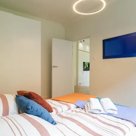 Golden Hour, 2 Bedroom, With Underground Parking Cracovia