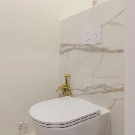 Golden Hour, 2 Bedroom, With Underground Parking Cracovia